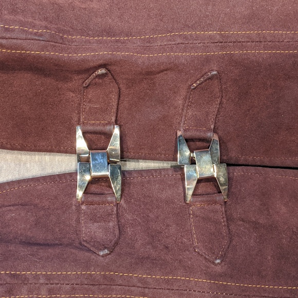 Vintage 60's faux suede vest with brass clasp closure - Picture 3 of 7